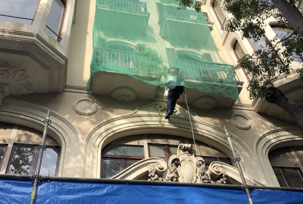 🏢 ¡Cuidamos cada detalle de nuestras fachadas!